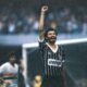 [VIDEO] Quand Sócrates s&rsquo;est opposé à son président et à ses supporters au Corinthians